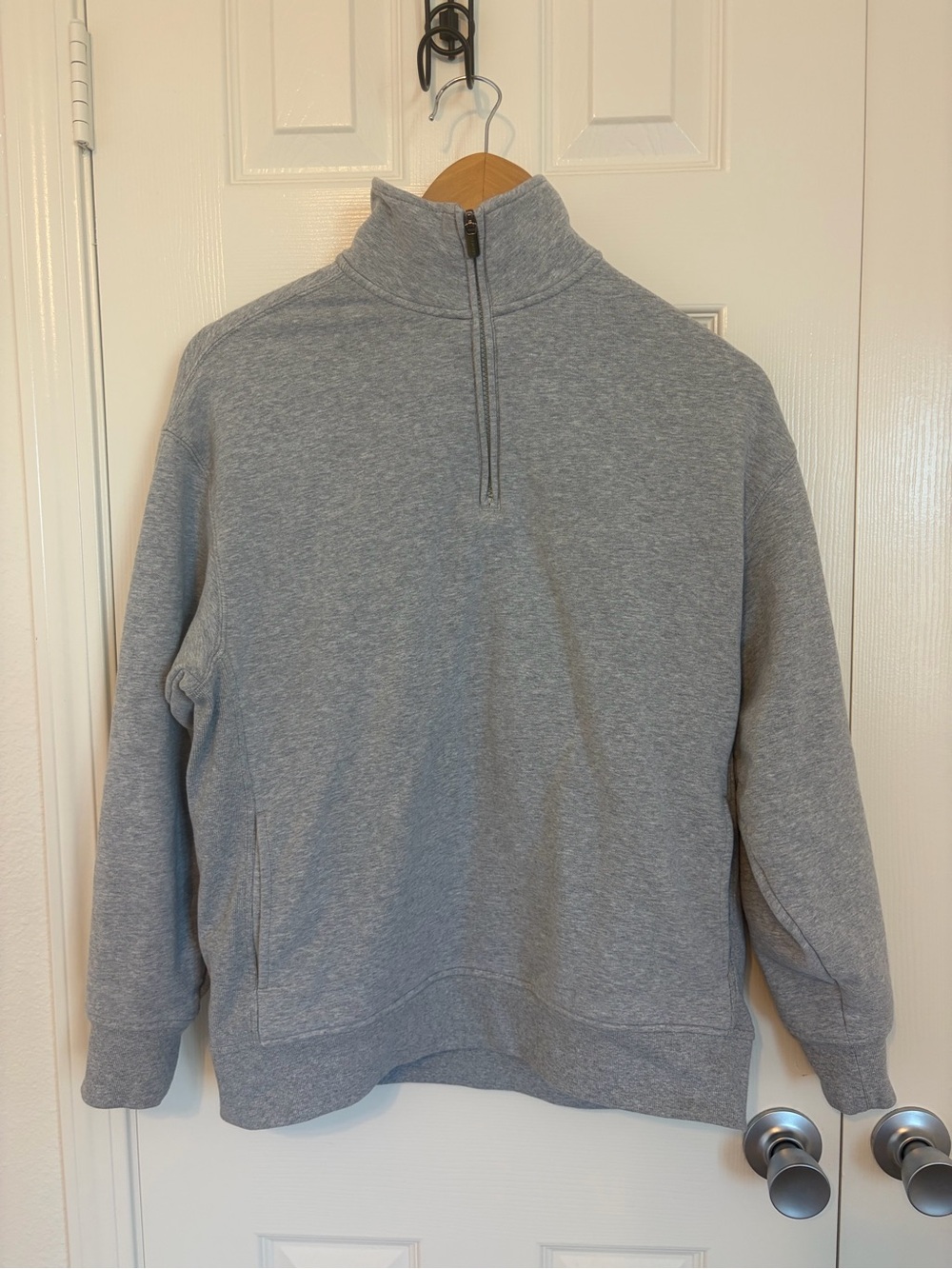 Athleta women’s Light Grey Quarter-Zip Sweater Pullover size XS
